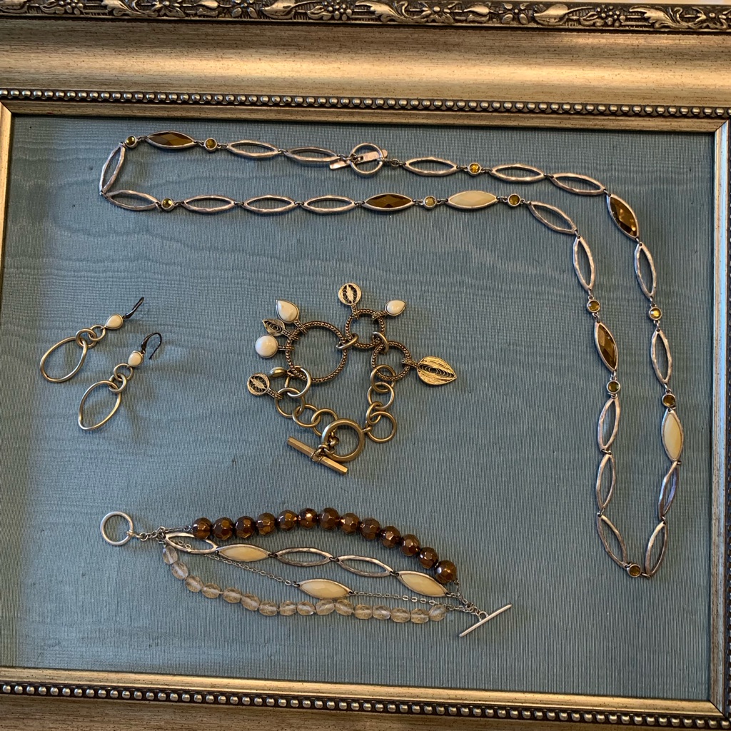 Fashion Jewelry! Necklace, 2 Bracelets & Earrings